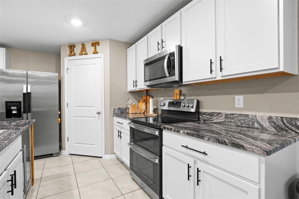 For Sale: $369,900 (5 beds, 3 baths, 2674 Square Feet)