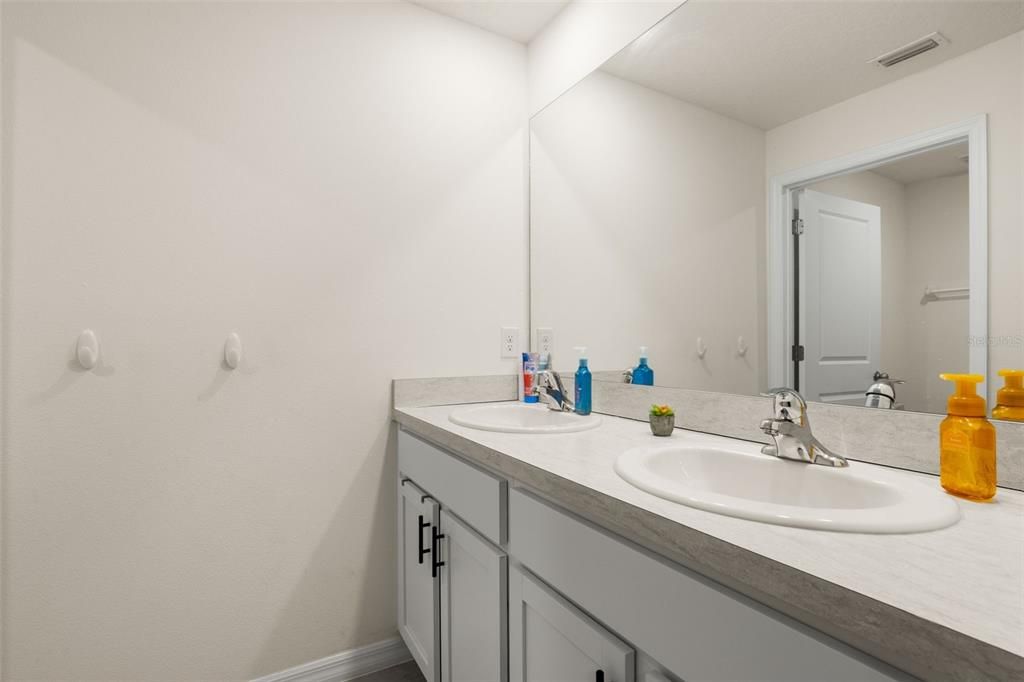 For Sale: $369,900 (5 beds, 3 baths, 2674 Square Feet)