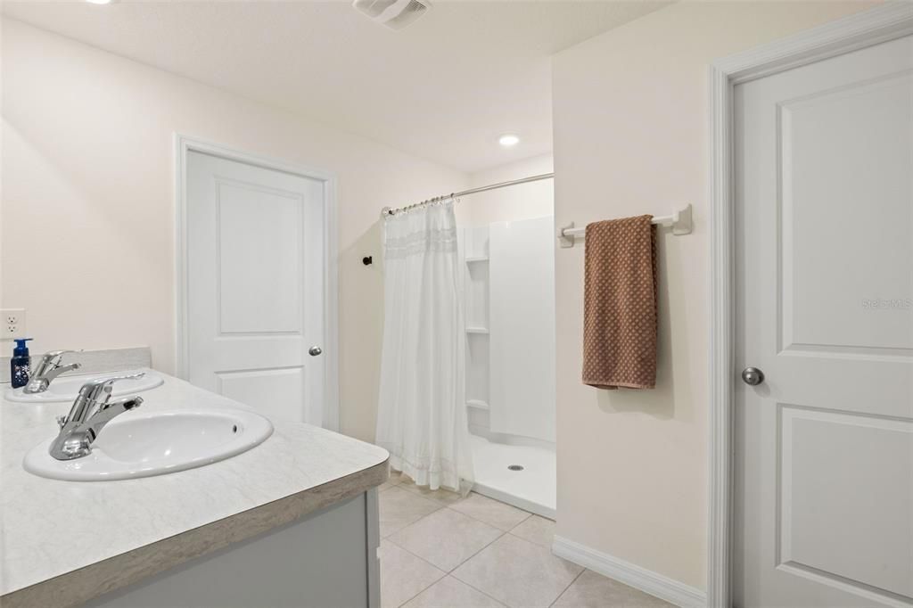 For Sale: $369,900 (5 beds, 3 baths, 2674 Square Feet)