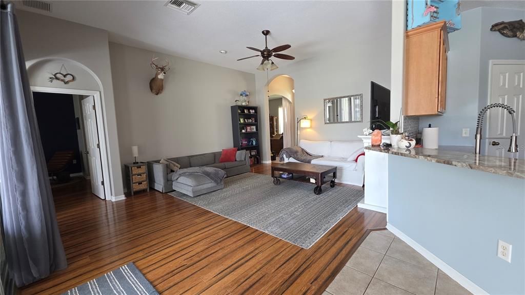 En Venta: $417,500 (3 camas, 2 baños, 2056 Pies cuadrados)