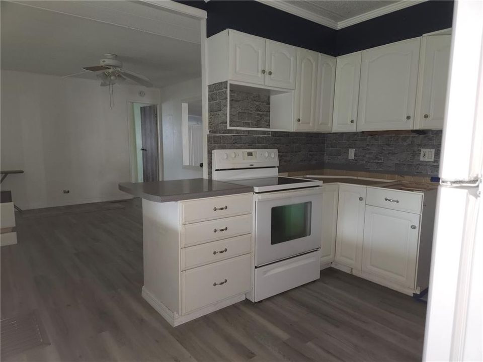 For Sale: $120,000 (2 beds, 2 baths, 1318 Square Feet)
