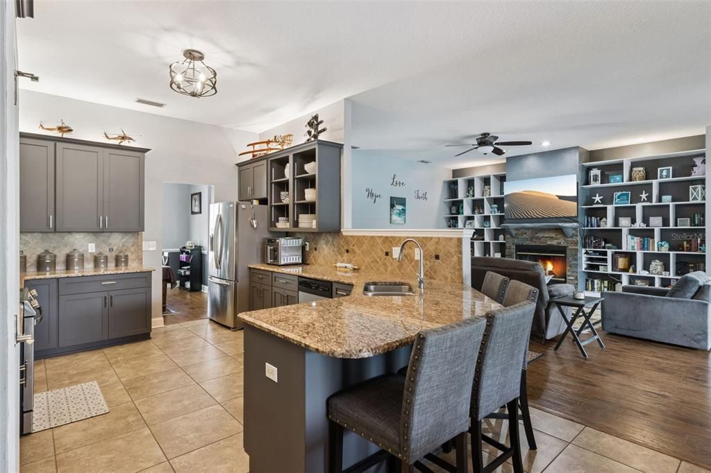 Activo con contrato: $499,000 (3 camas, 2 baños, 1965 Pies cuadrados)
