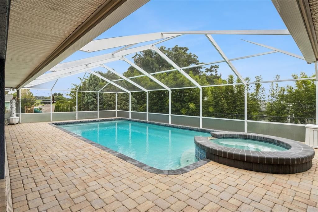 Activo con contrato: $499,000 (3 camas, 2 baños, 1965 Pies cuadrados)