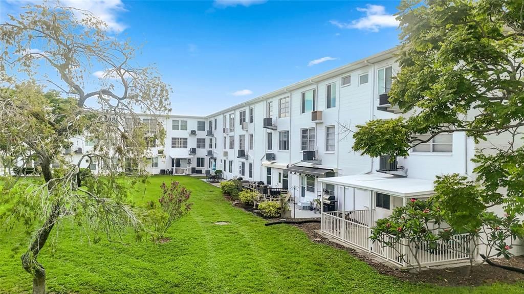 На продажу: $160,000 (2 спален, 2 ванн, 1100 Квадратных фут)