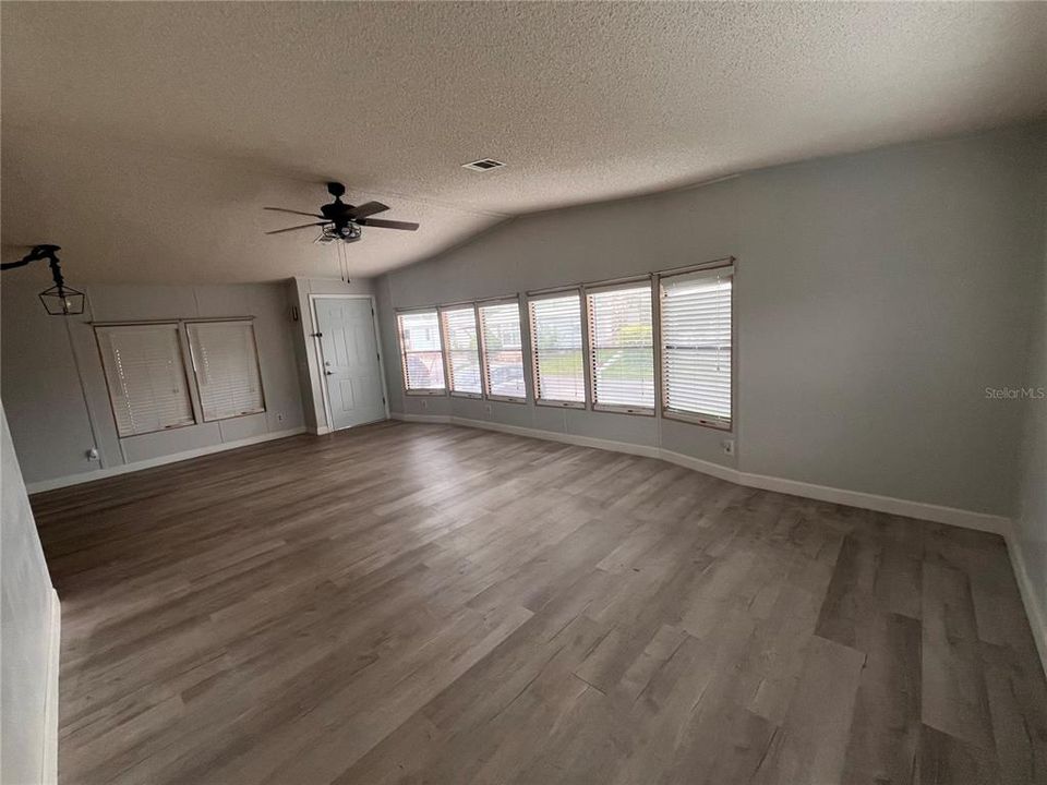 На продажу: $69,999 (2 спален, 2 ванн, 1709 Квадратных фут)