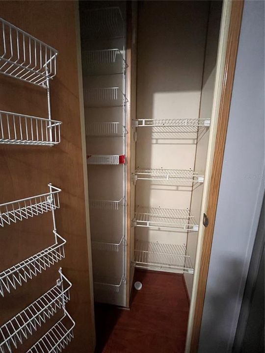 На продажу: $69,999 (2 спален, 2 ванн, 1709 Квадратных фут)