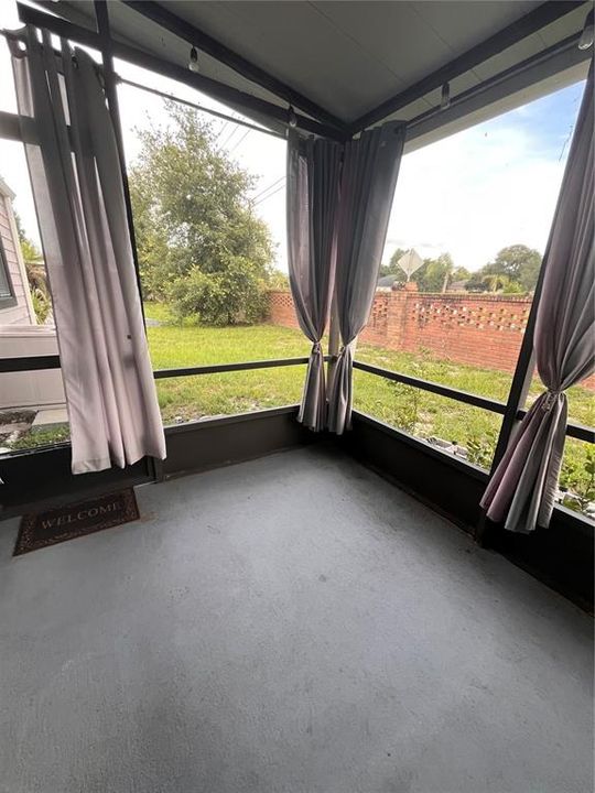 На продажу: $69,999 (2 спален, 2 ванн, 1709 Квадратных фут)