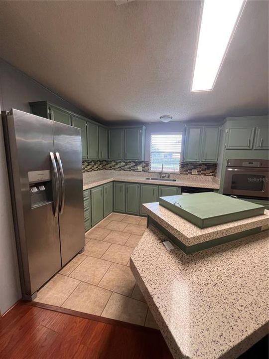 На продажу: $69,999 (2 спален, 2 ванн, 1709 Квадратных фут)