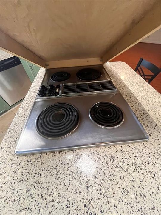 На продажу: $69,999 (2 спален, 2 ванн, 1709 Квадратных фут)