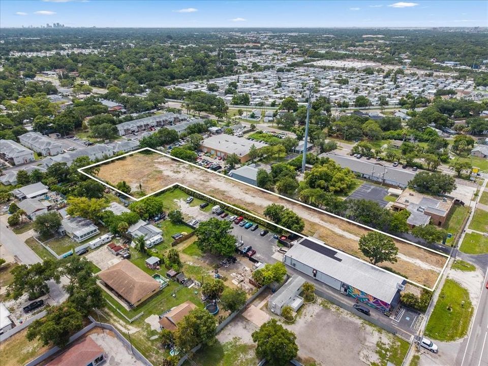 На продажу: $2,750,000 (1.58 acres)