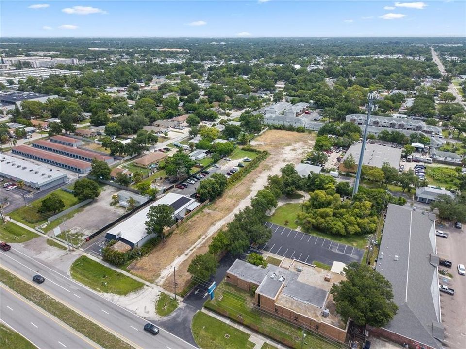 На продажу: $2,750,000 (1.58 acres)