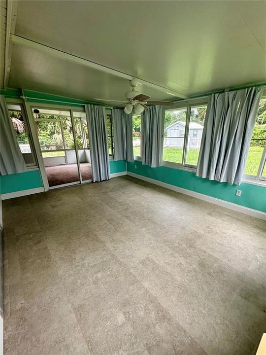 For Sale: $255,000 (3 beds, 2 baths, 1284 Square Feet)