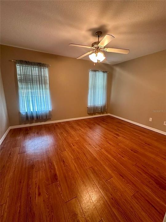 For Sale: $255,000 (3 beds, 2 baths, 1284 Square Feet)