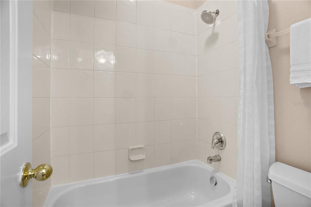 En Venta: $629,000 (4 camas, 3 baños, 3195 Pies cuadrados)