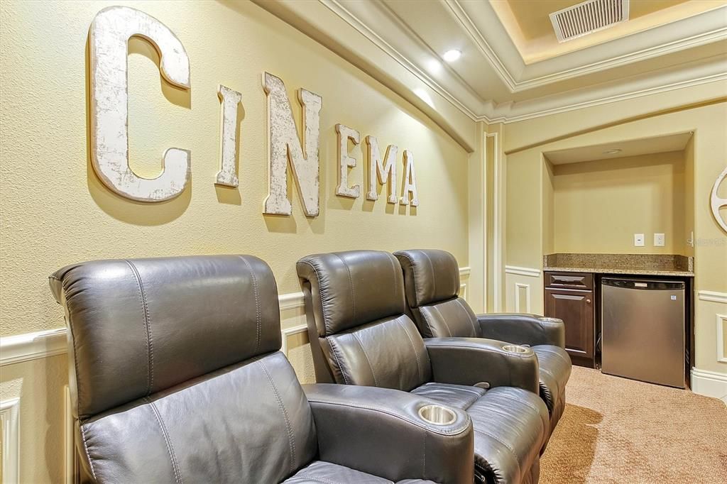 На продажу: $1,625,000 (5 спален, 5 ванн, 5668 Квадратных фут)