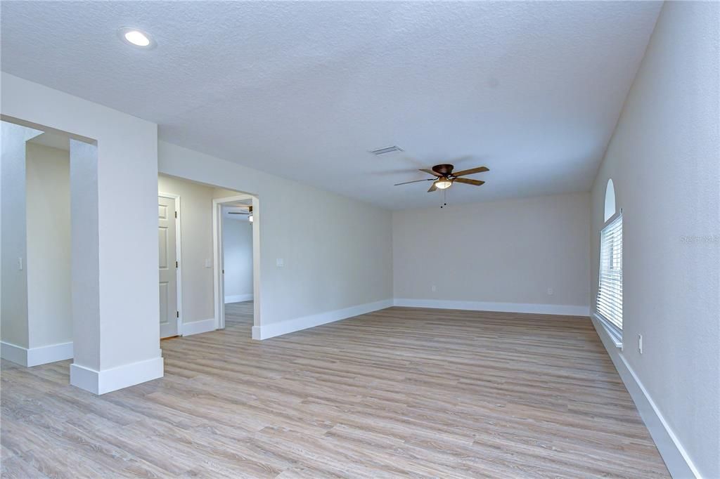 For Sale: $399,000 (5 beds, 2 baths, 2222 Square Feet)