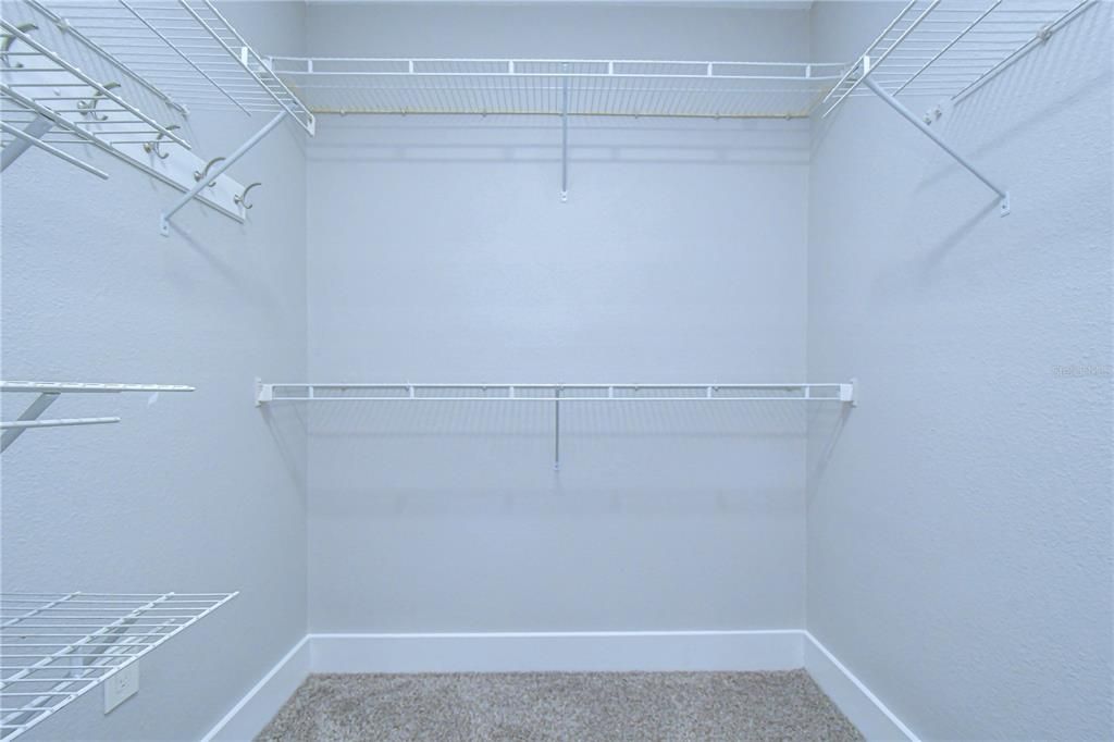 For Sale: $399,000 (5 beds, 2 baths, 2222 Square Feet)