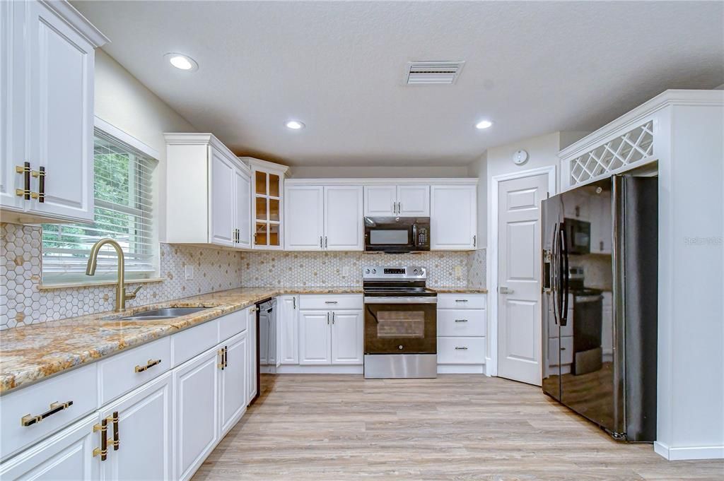 For Sale: $399,000 (5 beds, 2 baths, 2222 Square Feet)