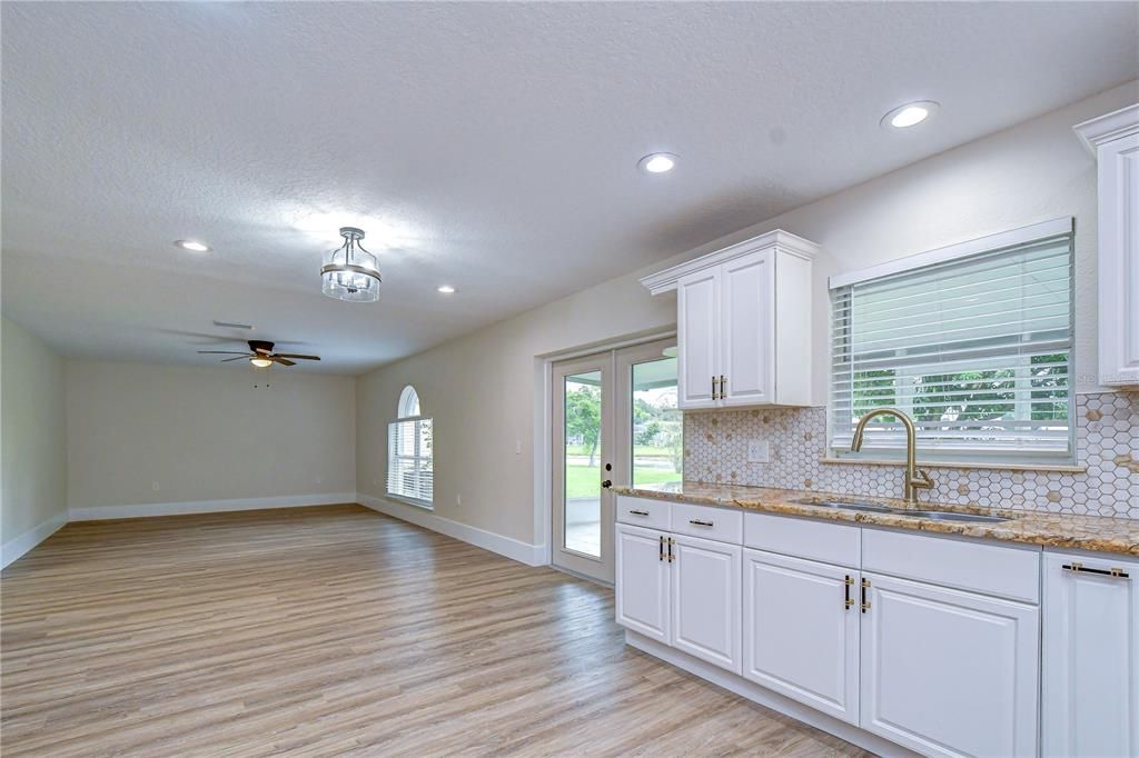 For Sale: $399,000 (5 beds, 2 baths, 2222 Square Feet)