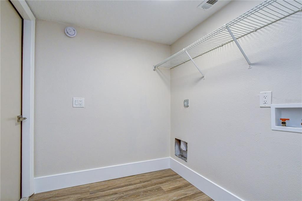 For Sale: $399,000 (5 beds, 2 baths, 2222 Square Feet)