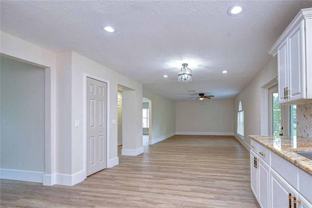 For Sale: $399,000 (5 beds, 2 baths, 2222 Square Feet)