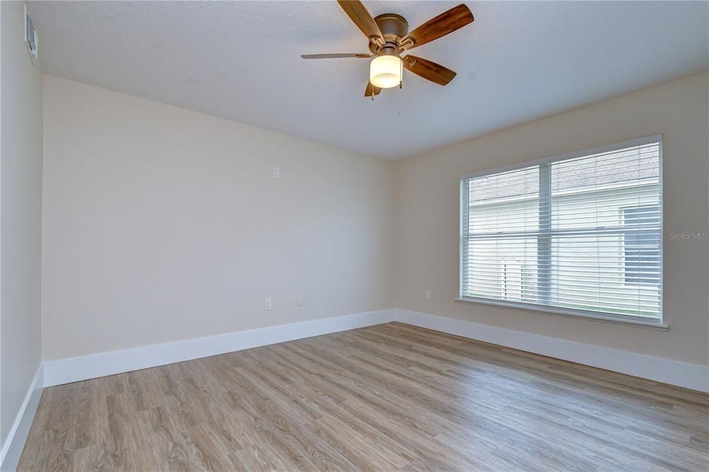 For Sale: $399,000 (5 beds, 2 baths, 2222 Square Feet)