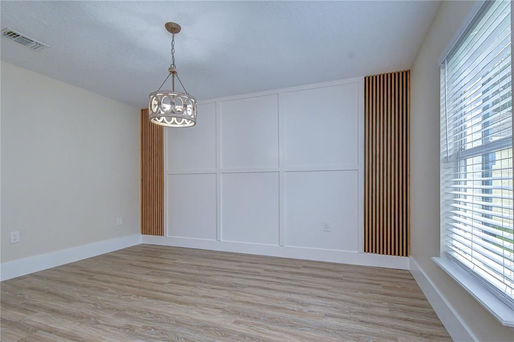 For Sale: $399,000 (5 beds, 2 baths, 2222 Square Feet)