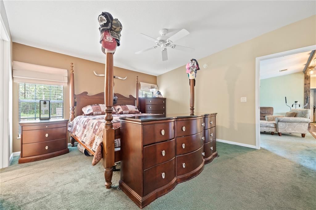 For Sale: $299,900 (4 beds, 2 baths, 1920 Square Feet)