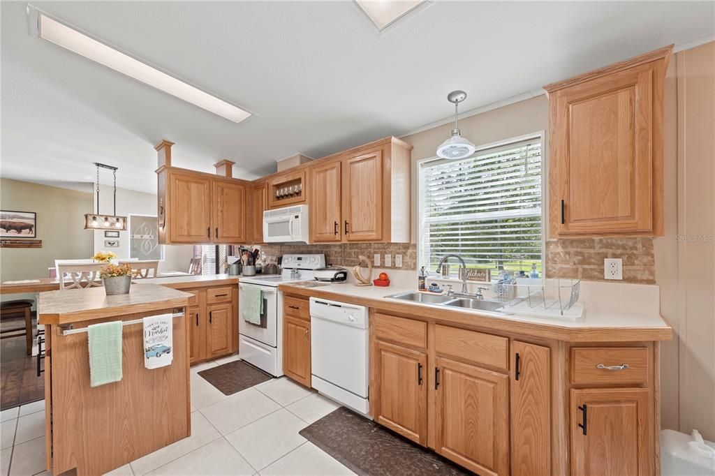 For Sale: $299,900 (4 beds, 2 baths, 1920 Square Feet)