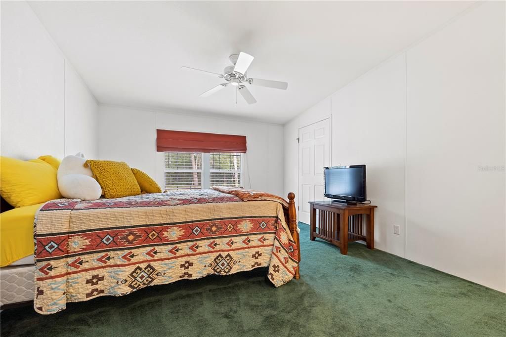 For Sale: $299,900 (4 beds, 2 baths, 1920 Square Feet)