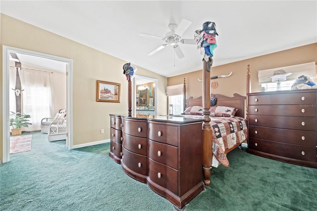 For Sale: $299,900 (4 beds, 2 baths, 1920 Square Feet)