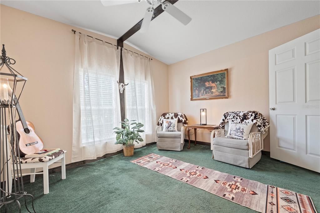 For Sale: $299,900 (4 beds, 2 baths, 1920 Square Feet)