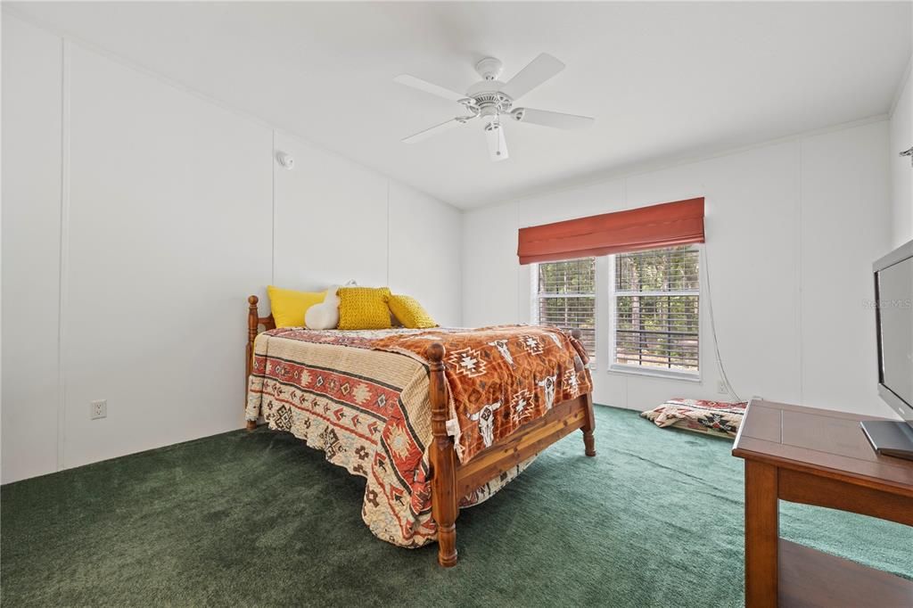 For Sale: $299,900 (4 beds, 2 baths, 1920 Square Feet)