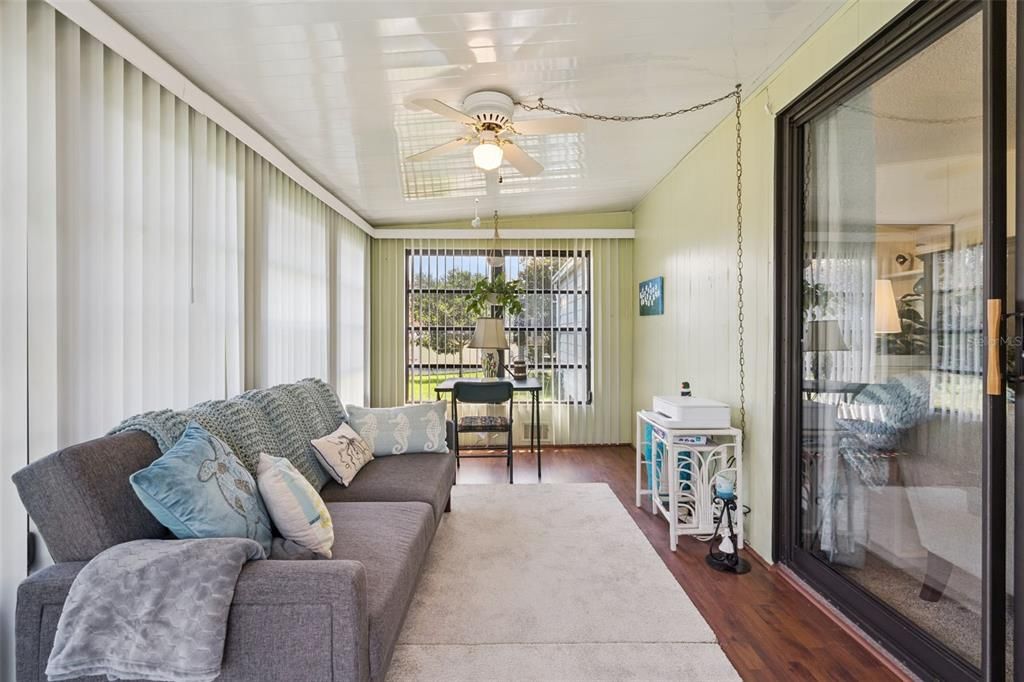 For Sale: $209,000 (2 beds, 2 baths, 1040 Square Feet)