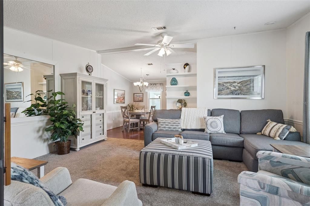 For Sale: $209,000 (2 beds, 2 baths, 1040 Square Feet)