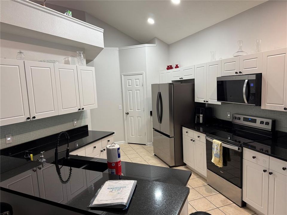 For Sale: $595,000 (6 beds, 3 baths, 2368 Square Feet)