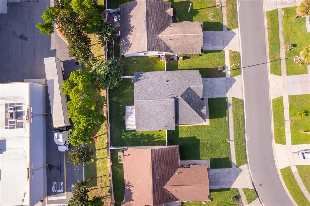 На продажу: $309,999 (2 спален, 2 ванн, 1330 Квадратных фут)