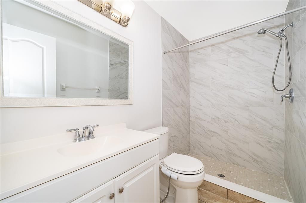 На продажу: $309,999 (2 спален, 2 ванн, 1330 Квадратных фут)