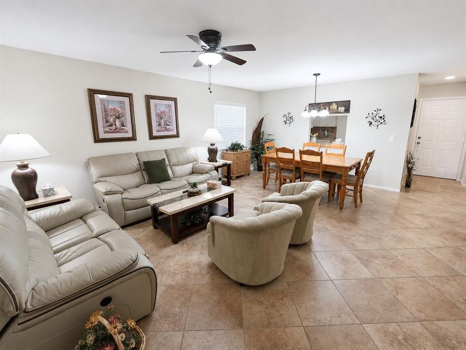 En Venta: $189,900 (2 camas, 2 baños, 1024 Pies cuadrados)