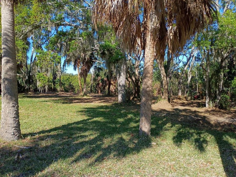 待售: $799,000 (0.83 acres)