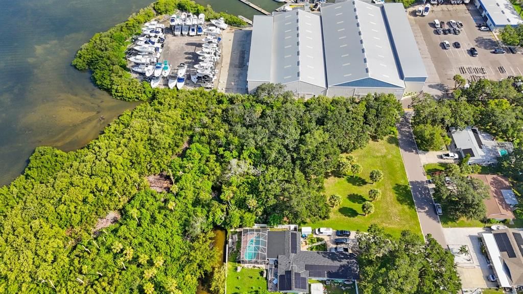 待售: $799,000 (0.83 acres)