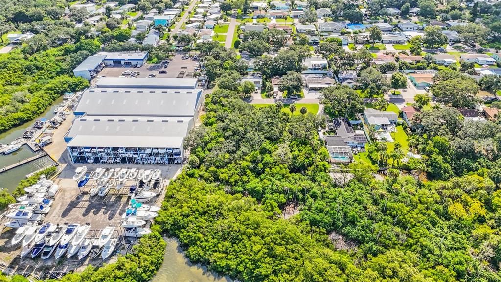 待售: $799,000 (0.83 acres)