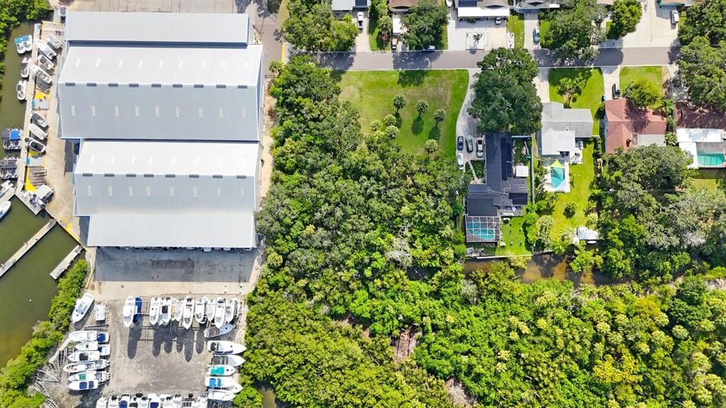 待售: $799,000 (0.83 acres)
