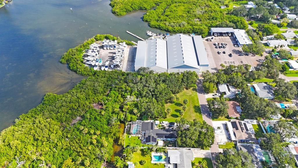 待售: $799,000 (0.83 acres)