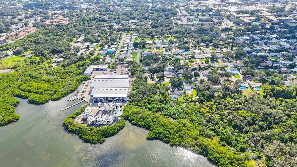 待售: $799,000 (0.83 acres)