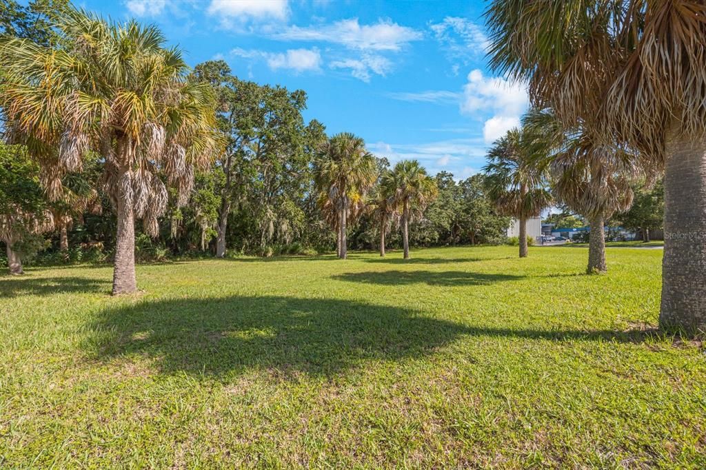 待售: $799,000 (0.83 acres)