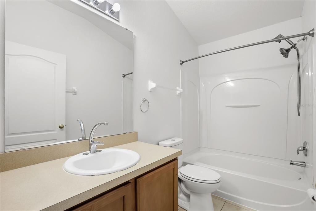 В аренду: $1,700 (2 спален, 2 ванн, 1214 Квадратных фут)