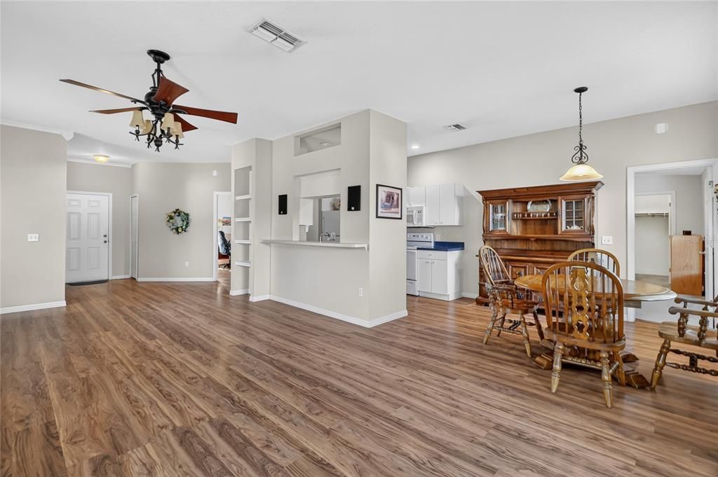 На продажу: $279,900 (3 спален, 2 ванн, 1474 Квадратных фут)