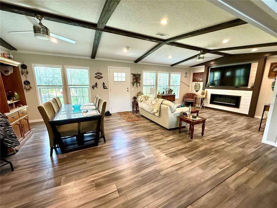 En Venta: $549,000 (3 camas, 2 baños, 1780 Pies cuadrados)