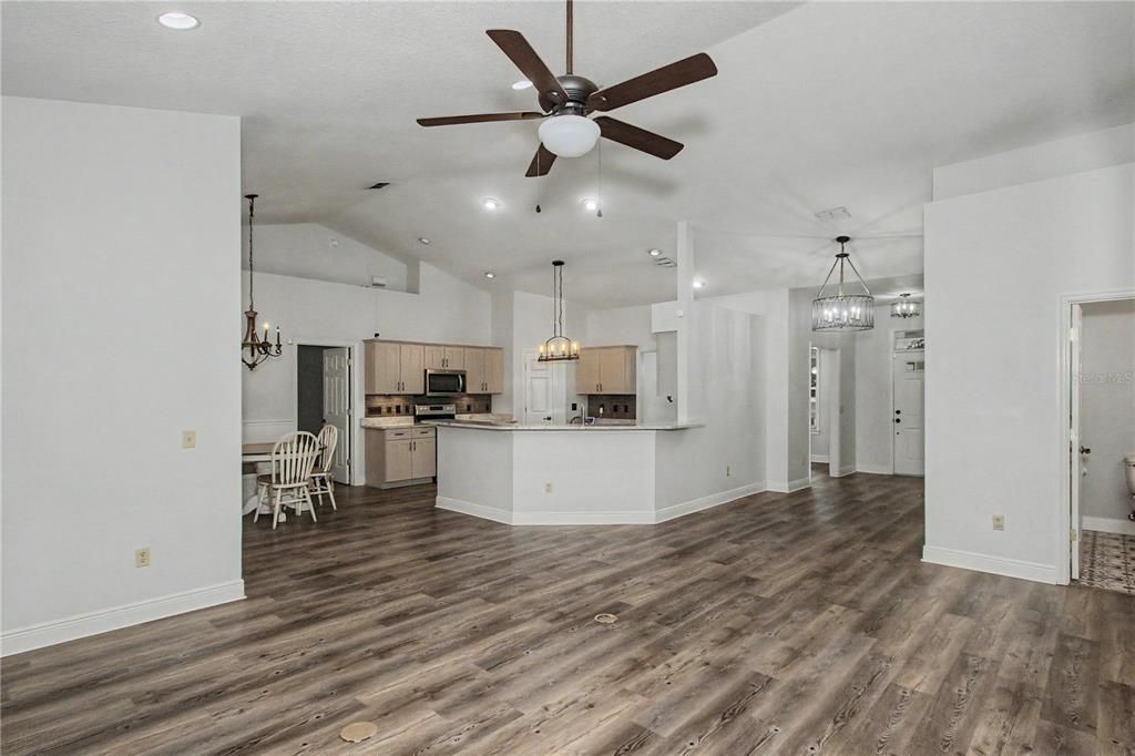 En Venta: $499,900 (3 camas, 2 baños, 2323 Pies cuadrados)